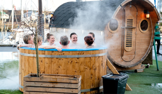 HOTTUB + SAUNA