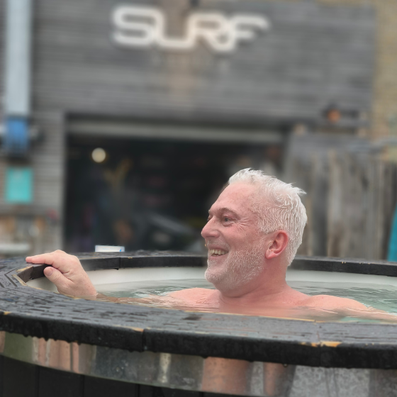 Saunagus og koldtvandskar hos Surf Agency i Aarhus.