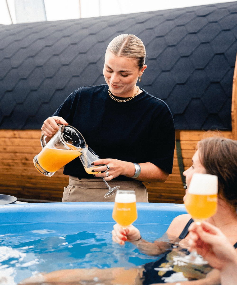 I Aarhus surfer brude og gomme på populær polterabend. Foto: Jakob Vingtoft/Visit Aarhus